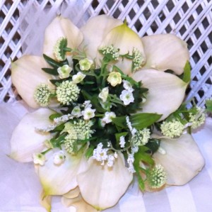 CALLA LILYS AND WILD FLOWERS BOUQUET